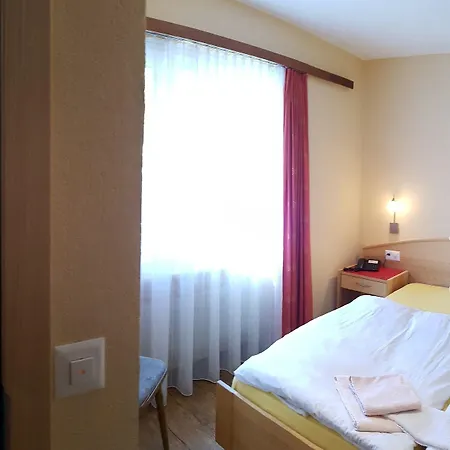 Hotel Europa - Kein Personenaufzug - No Elevator Saas Fee