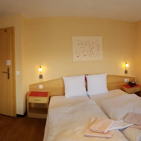 Europa - Kein Personenaufzug - No Elevator 2* Saas Fee