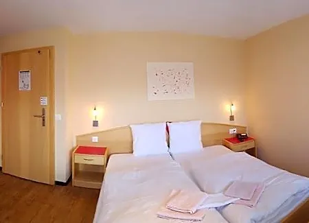 Europa - Kein Personenaufzug - No Elevator فندق 2*