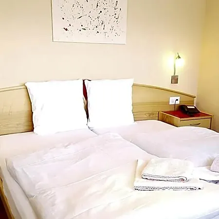 Hotel Europa - Kein Personenaufzug - No Elevator Saas Fee